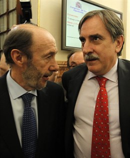 Rubalcaba Y Gómez En Los Pasillos Del Congreso