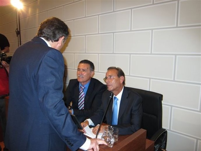 José Antonio Sanmiguel (PAR) Sentado Y Con Gafas