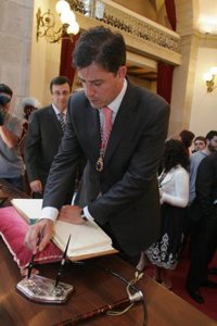 Besteiro (PSdeG) asume su segundo mandato al frente de la Diputación de Lugo con el apoyo del BNG