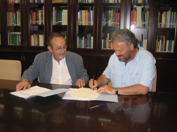 Forcadell Y Ona Firman La Cesión De La Colección