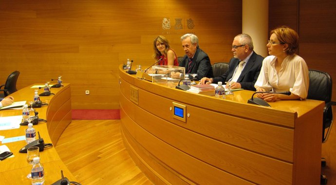 Mesa De La Comisión De Organización Y Régimen De Las Instituciones De Las Corts