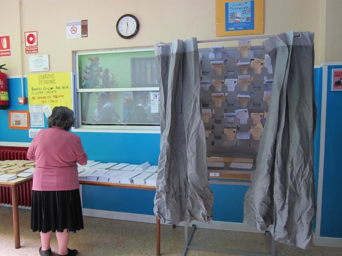 Uno De Los Colegios Electorales De Aragón