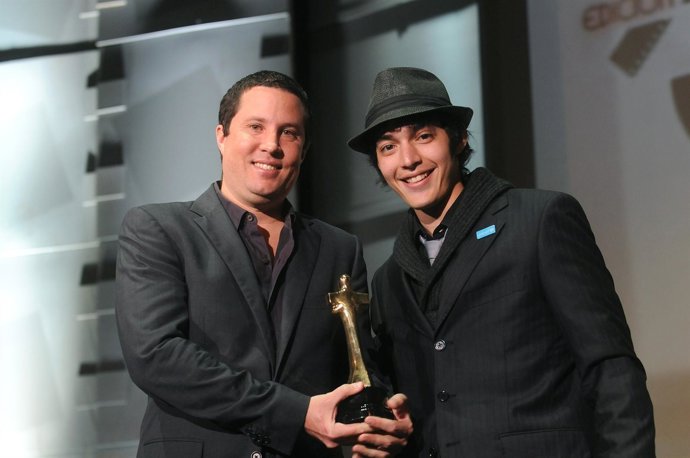 El Productorjuan Antonio Díaz Y El Actor Fernando Moreno Con El Colón De Oro.