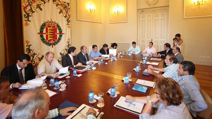 Asistentes A La Reunión De León De La Riva Con Los 16 Municipios Del Alfoz