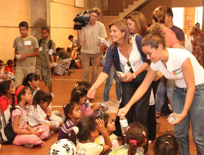 Diputada Provincial De Juventud, Margarita Martín, Saluda A Niños Saharauis.