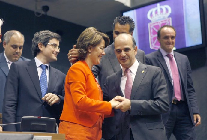 Yolanda Barcina En El Momento Que Ha Sido Investida Presidenta De Navarra.