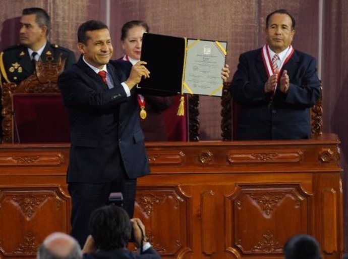 El Presidente Electo De Perú, Ollanta Humala, Al Recibir Las Credenciales.
