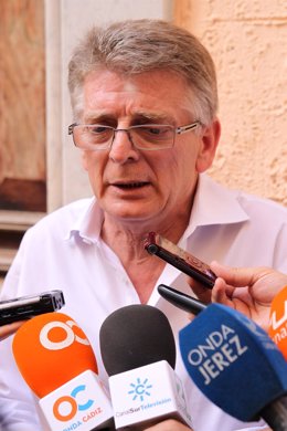 Francisco González Cabaña, Secretario Del PSOE En Cádiz