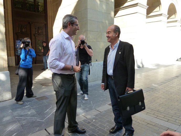 Markel Olano Y Martin Garitano Ante La Diputación De Gipuzkoa