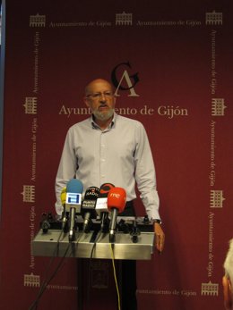 El Concejal Del PSOE En El Ayuntamiento De Gijón, Justo Vilabrille
