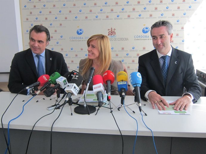 Concejala Rosario Alarcón Y El Presidente De Feaav, Rafael Gallego