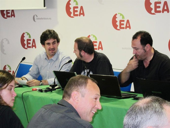 Peio Urizar (A La Izquierda).