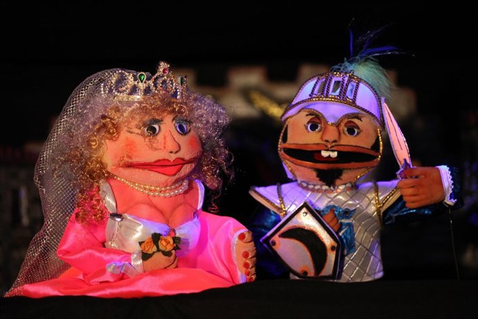 Representación De Marionetas 'El Caballero De La Media Luna'