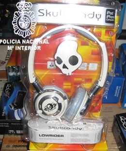 Detenidas Tres Personas Que Vendían Al Por Mayor  Accesorios De Telefonía Móvil