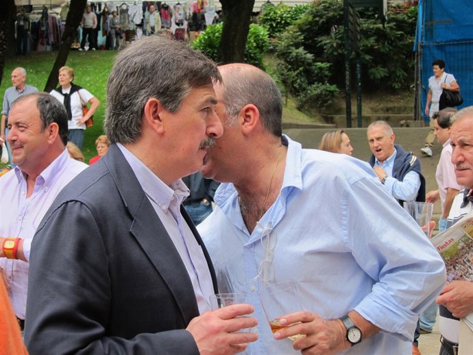 Alfredo Carreño Y González De Mesa Charlan En El Campo