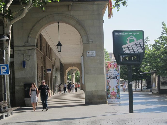 Los Termometros Han Llegado A Los 41 Grados En Zaragoza