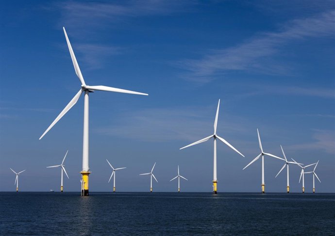Copyright Paul-Langrock.De. Offshore Windpark Burbo Bank Knapp 7  Kilometer Entf