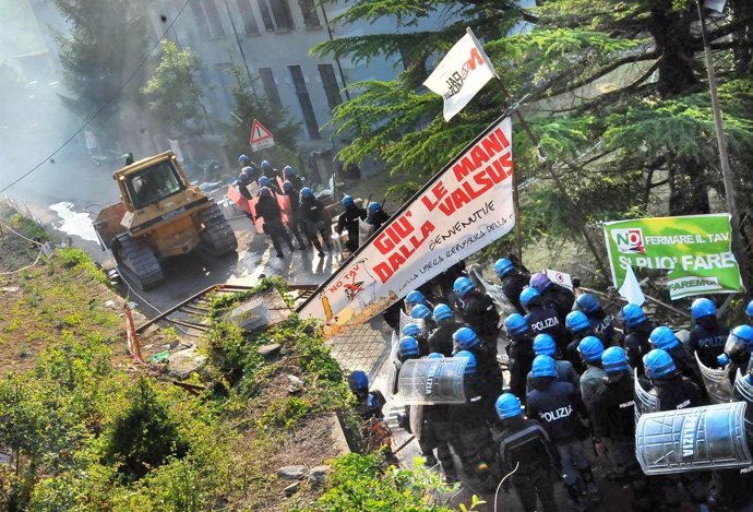 Protestas En Turin Por La Construcción De La Línea De Alta Velocidad