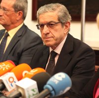 Medel dice que el proceso de fusión de Unicaja con Caja España-Caja Duero está "bastante bien enfocado"