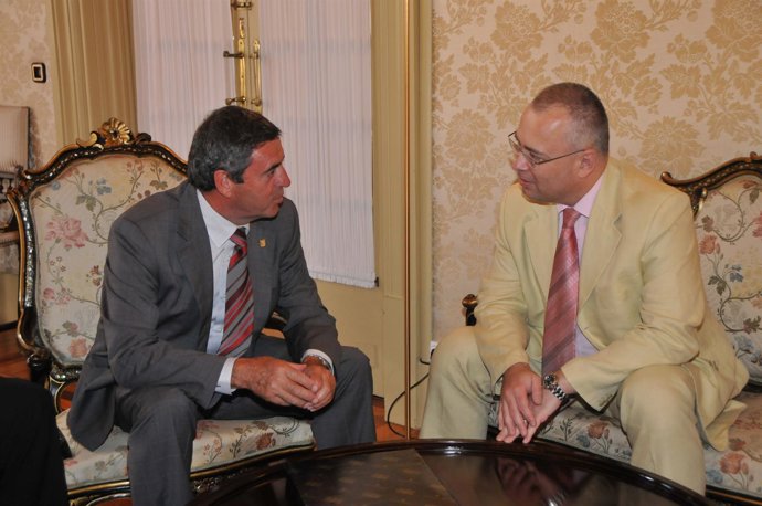 Presidente Del Parlament, Pere Rotger, Y Embajador De Croacia, Neven Pelicaric