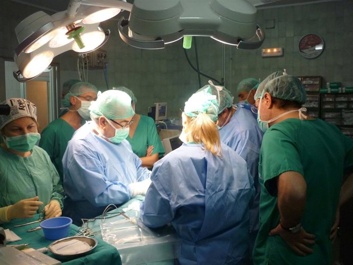 Un Momento De La Operación Del Hospital Virgen Macarena De Sevilla