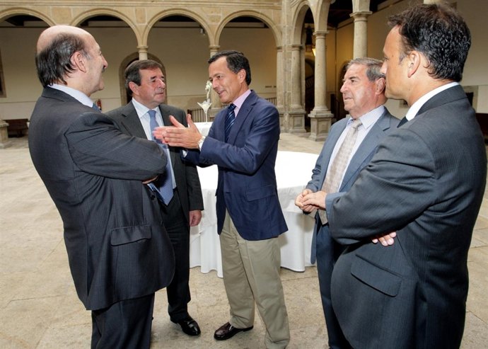 Participantes En El Coloquio Sobre El Futuro Del Sector De La Construcción