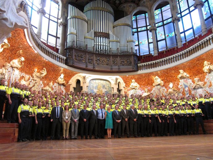 Jordi Hereu Y Xavier Trias Han Dado La Bienvenida A 236 Agentes De La Urbana
