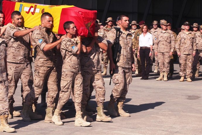 Chacón Viaja A Afganistán Para La Repatriación De Los Dos Militares Fallecidos