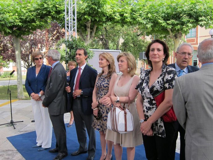 La Exconsejera De Cultura Y Turismo Junto A Los Consejeros Salientes