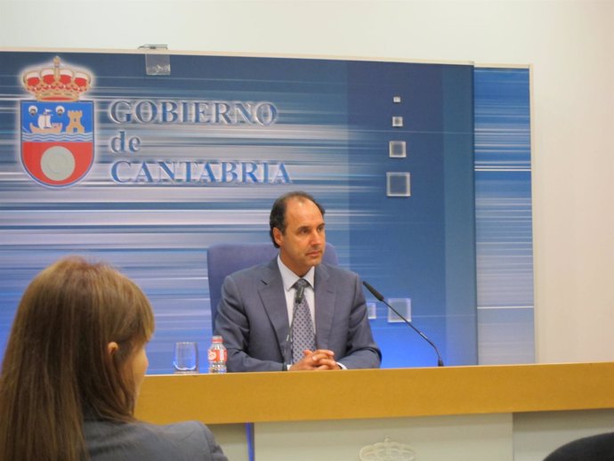 Ignacio Diego En Su Primera Rueda De Prensa Como Presidente. 