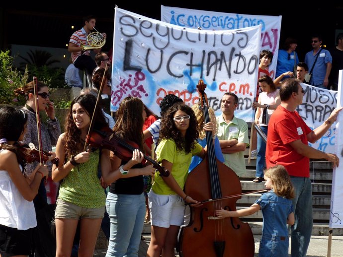 Protestas De Los Alumnos Del Conservatorio Martín Tenllado