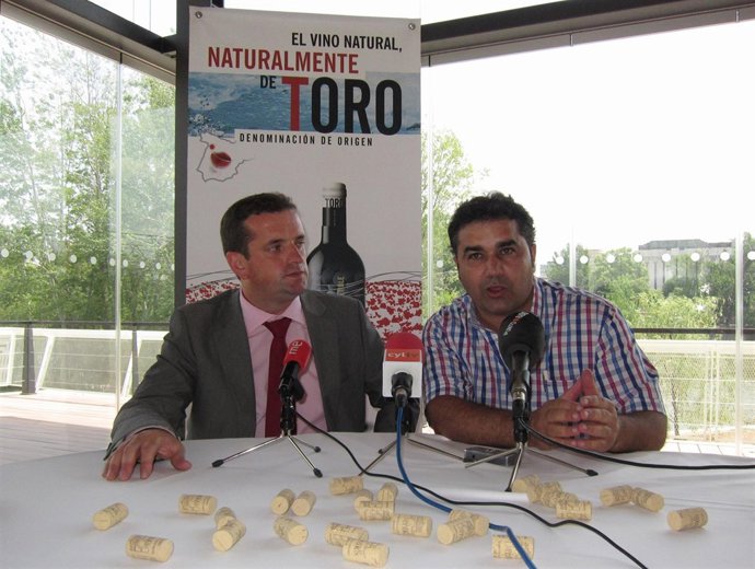 El Presidente De La D.O. Toro, José Amancio Moyano, Y El Veedor Carlos Gallego