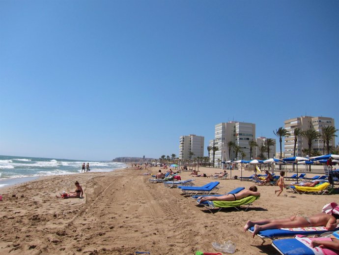Playa De Urbanova En Alicante