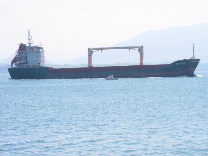 Barco En El Puerto De Santander
