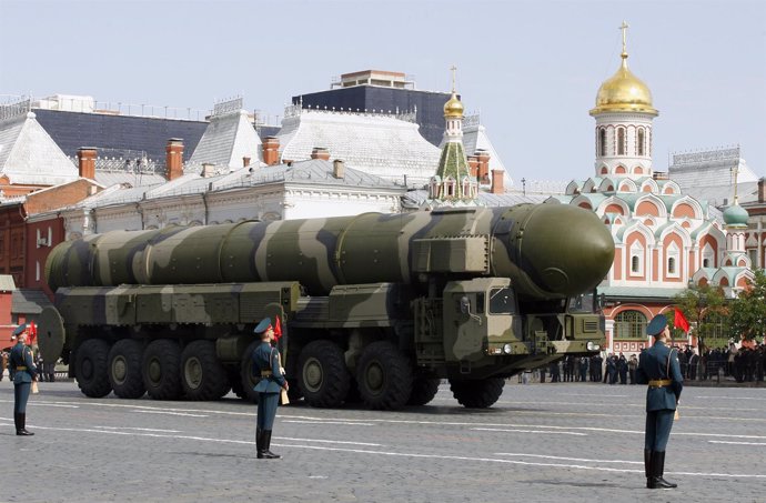 Desfile Militar Ruso Con El Despliege De Misiles Intercontinentales (Nucleares)