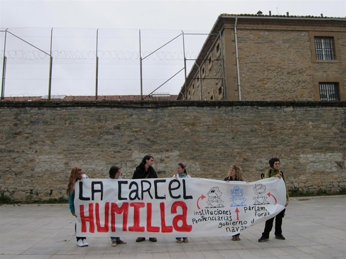 Protesta De Salhaketa Frente A La Cárcel De Pamplona.