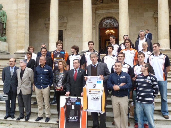 Xabier Aguirre En La Recepción Del Aurteneche Maquinaria-Araberri De Baloncesto.
