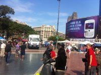 Los acampados de Barcelona y la Guardia Urbana negocian 'in situ' para evitar un desalojo forzoso