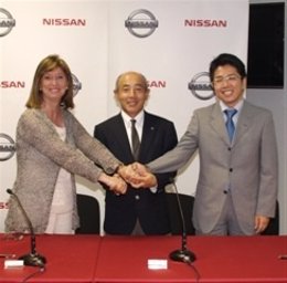 La Consellera Irene Rigau En La Firma De Un Convenio Con Nissan