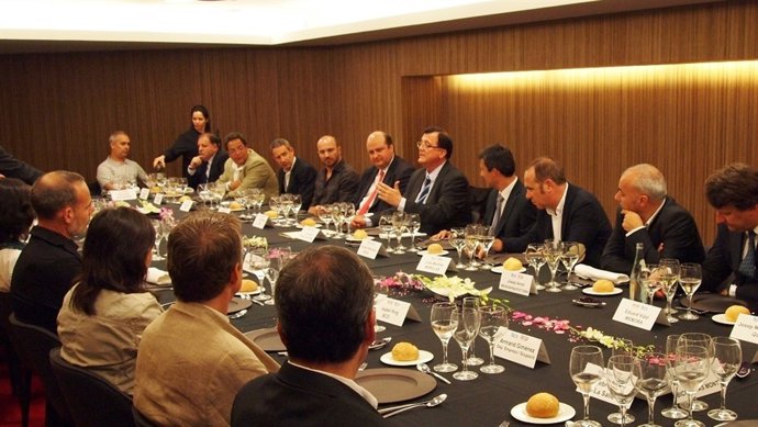 Mena Participa En 'Dinars Disseny' De BCD