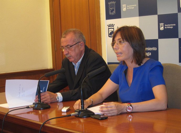 Hernández Pezzi Y Gámez, Durante La Rueda De Prensa
