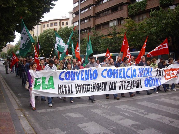Manifestación Por Pamplona De Los Trabajadores Del Comercio Del Metal.