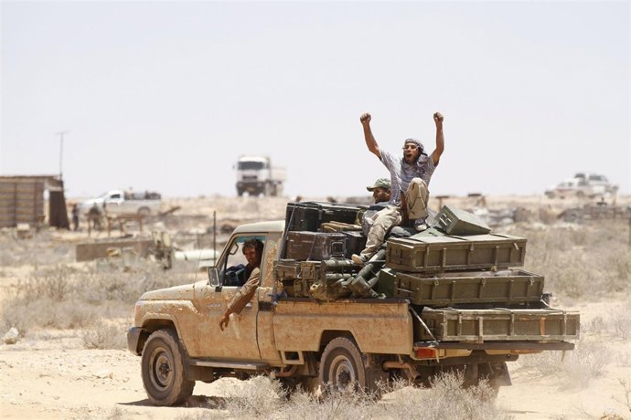 Rebeldes Libios Tras Saquear Un Arsenal De Las Fuerzas De Gadafi