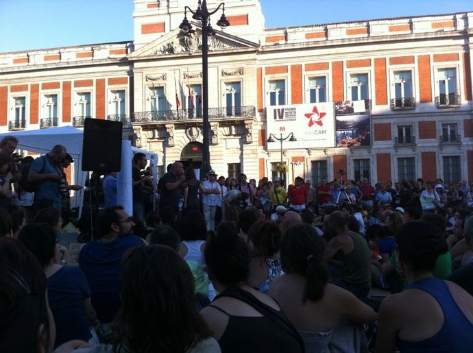 Debate Del Pueblo Celebrado Por El 15-M En Sol