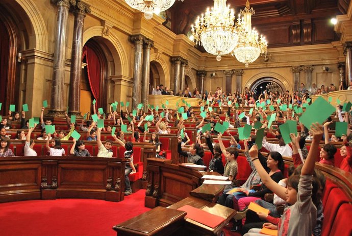 Alumnos de primaria en 'El Parlament Escolar'