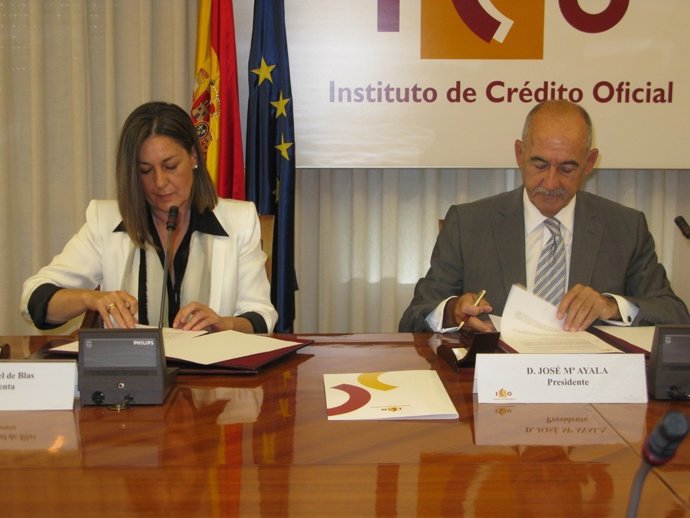 La Presidenta De La Cámara De Contratistas Y El Presidente Del ICO 