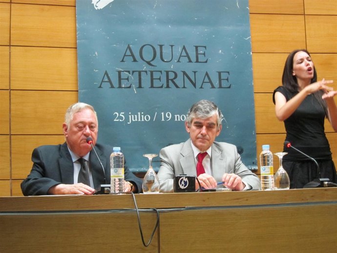 El Director Del MNAR Y El Presidente De La CHG