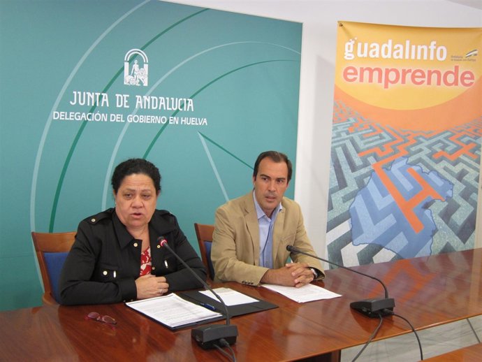  Manuela De Paz, Y El Director De Andalucía Emprende En Huelva.