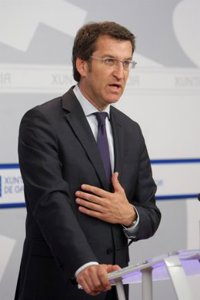(AM) Feijóo reclama "máxima presión" contra los incendiarios y dice que el despliegue de medios se adelantó