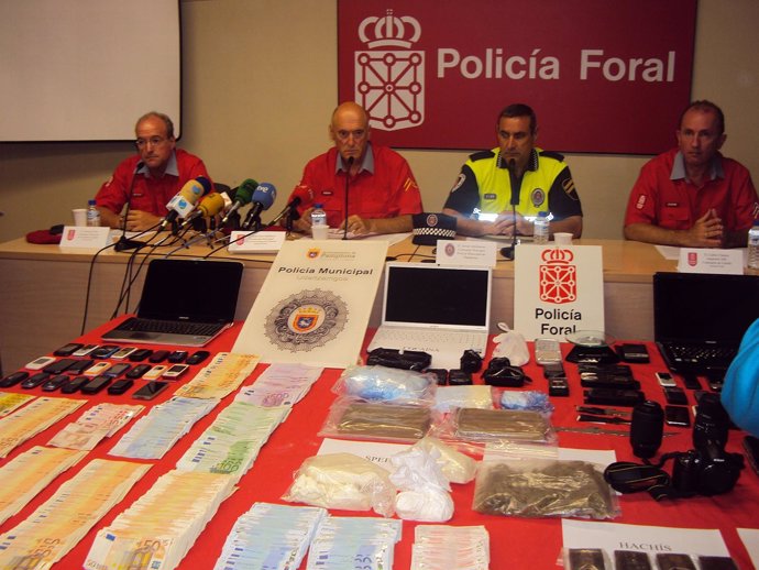 Mandos De La Policía Foral Y De La Policía Municipal De Pamplona.